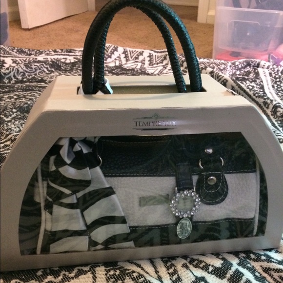 Handbags - Tempreaux gift set!